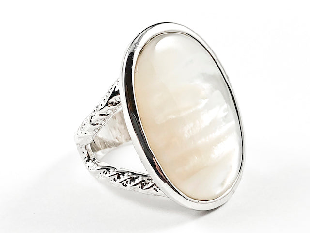Beautiful Oval Shape Large Single Mother Of Pearl Stone Brass Ring