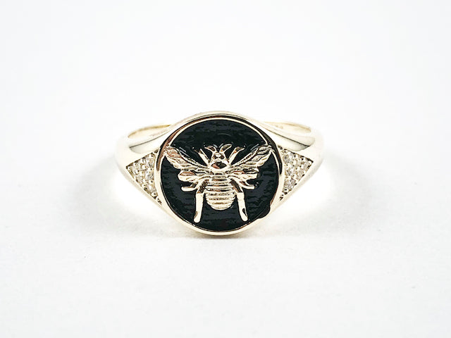 Cute Center Gold Tone Bee Black Enamel Round Shape Gold Tone Silver Ring