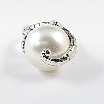 Beautiful Snake Texture Center Pearl Silver Ring