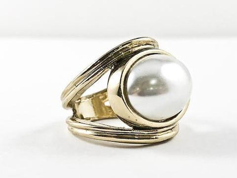 Nice Unique Shape Set Center Pearl Stone Gold Tone Brass Ring