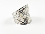 Unique Curved Hammered Style Band With Micro Pearl Floral Design Steel Ring