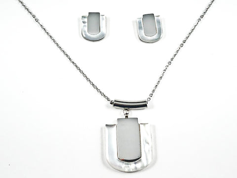Unique Center Shiny Metallic Piece With Mother Of Pearl Frame Silver Tone Earring Necklace Steel Set