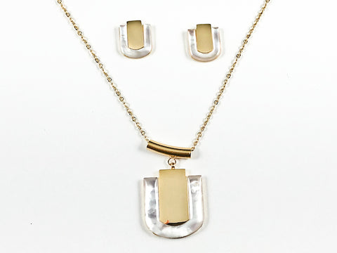 Unique Center Shiny Metallic Piece With Mother Of Pearl Frame Gold Tone Earring Necklace Steel Set