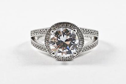 Elegant Classic Round Cut Silver Ring