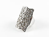 Casual Bold Hammered Pebble Design Long Silver Ring