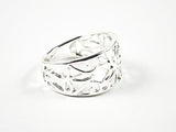Elegant Shiny Metallic Finish Floral Design Solid Silver Ring